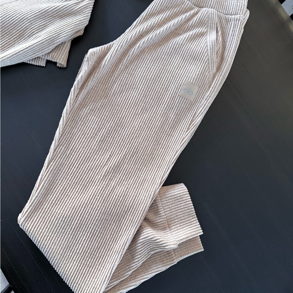 🤍 Alo Yoga Muse Set – Gravel Heather - Picture 4 of 5